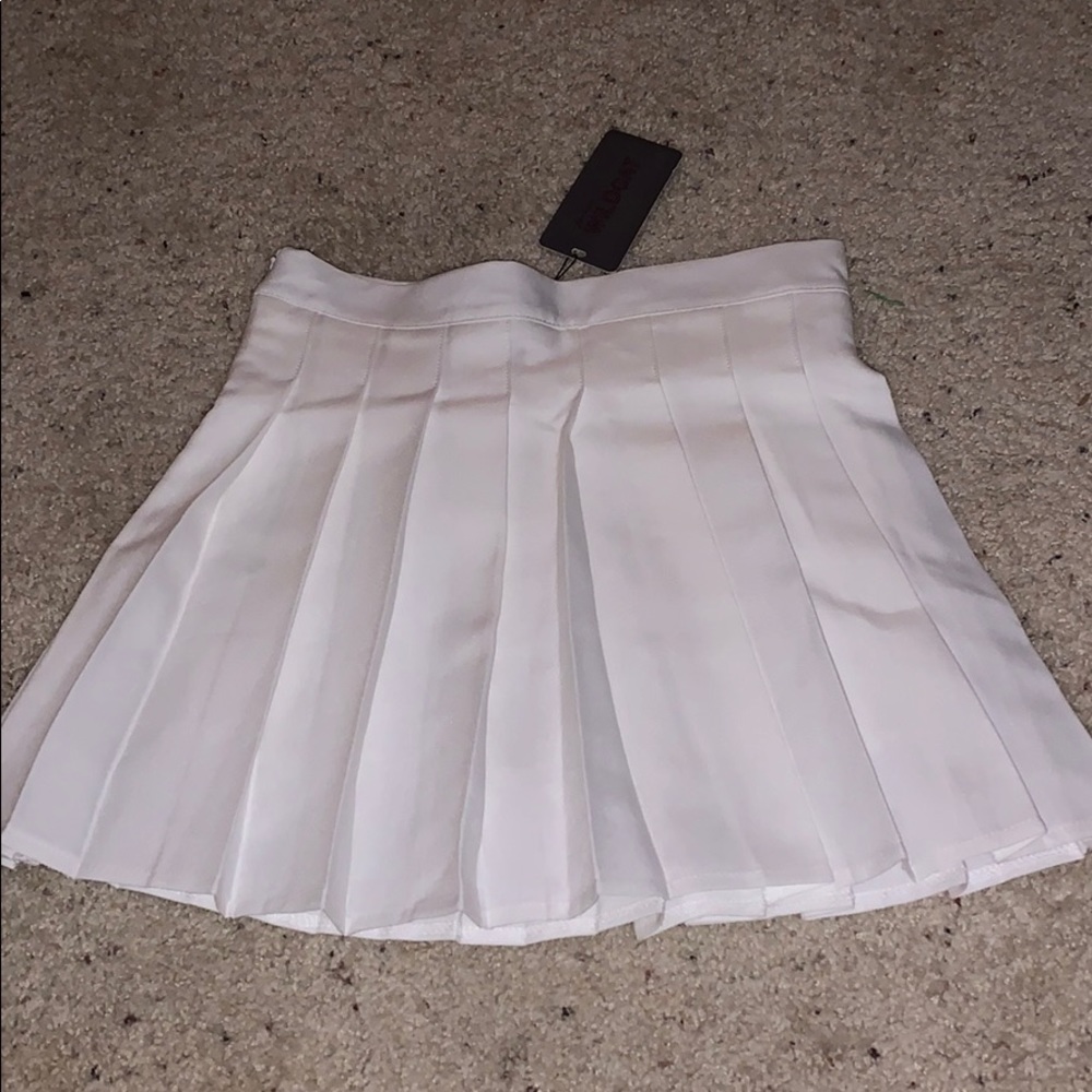 White pleated mini skirt